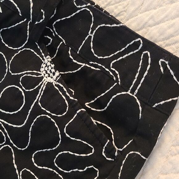 Talbots Black and White Floral Embroidered Capris Size 14 - Picture 6 of 13